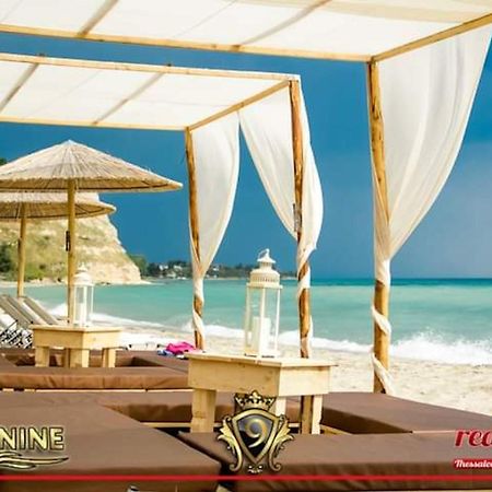 Room Nine 9 Beachfront Apartments Nea Kallikrateia Экстерьер фото