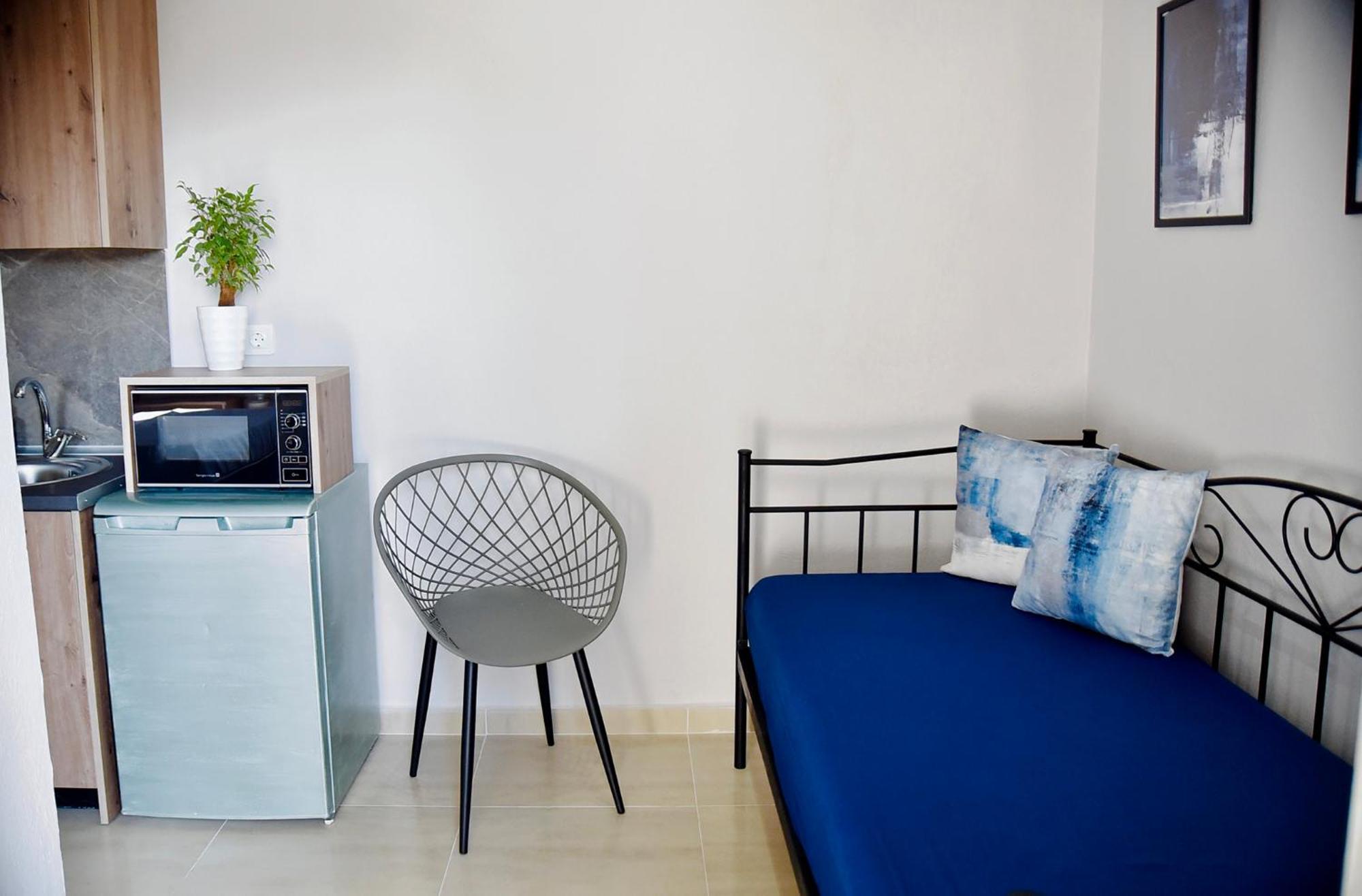 Room Nine 9 Beachfront Apartments Nea Kallikrateia Экстерьер фото