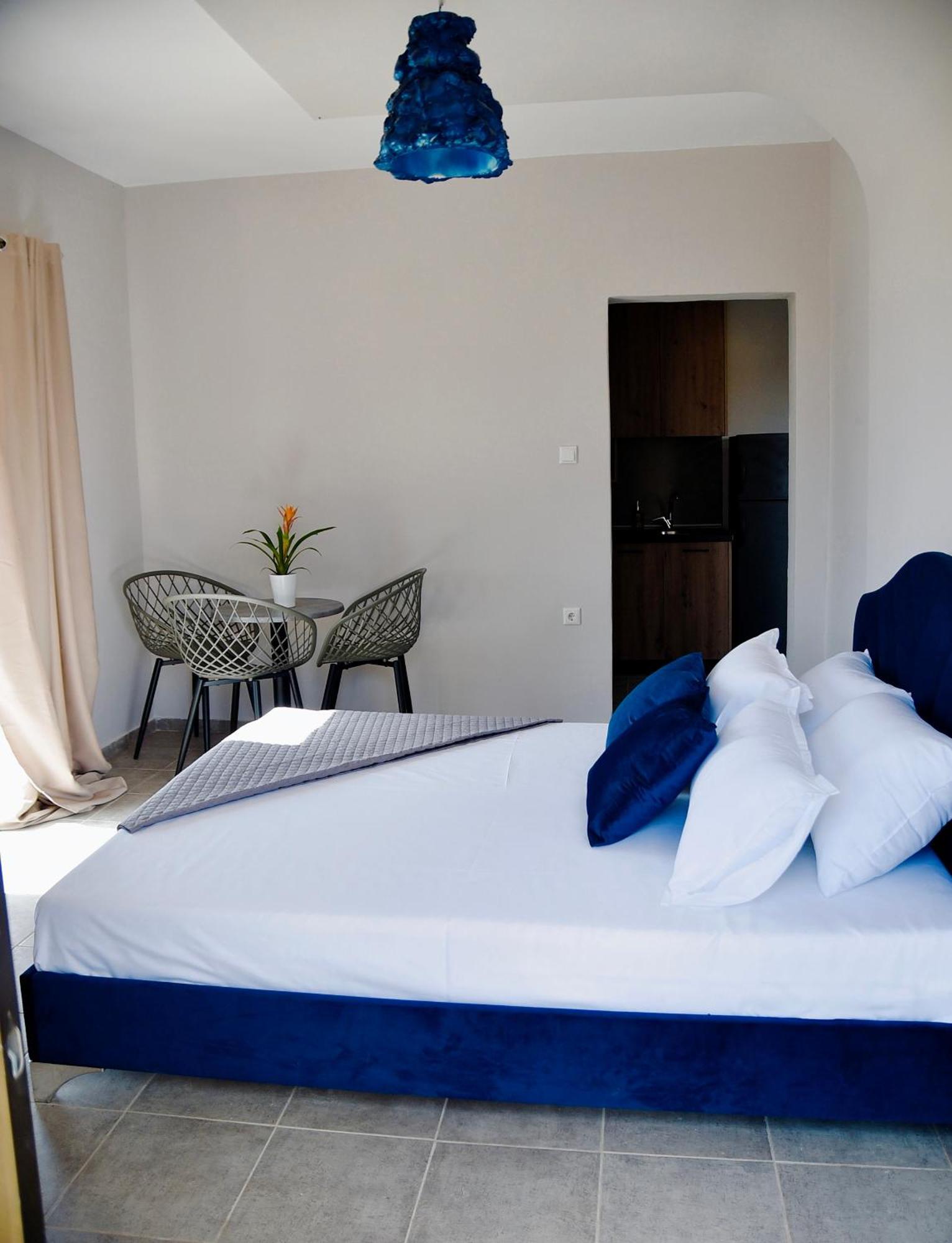 Room Nine 9 Beachfront Apartments Nea Kallikrateia Экстерьер фото