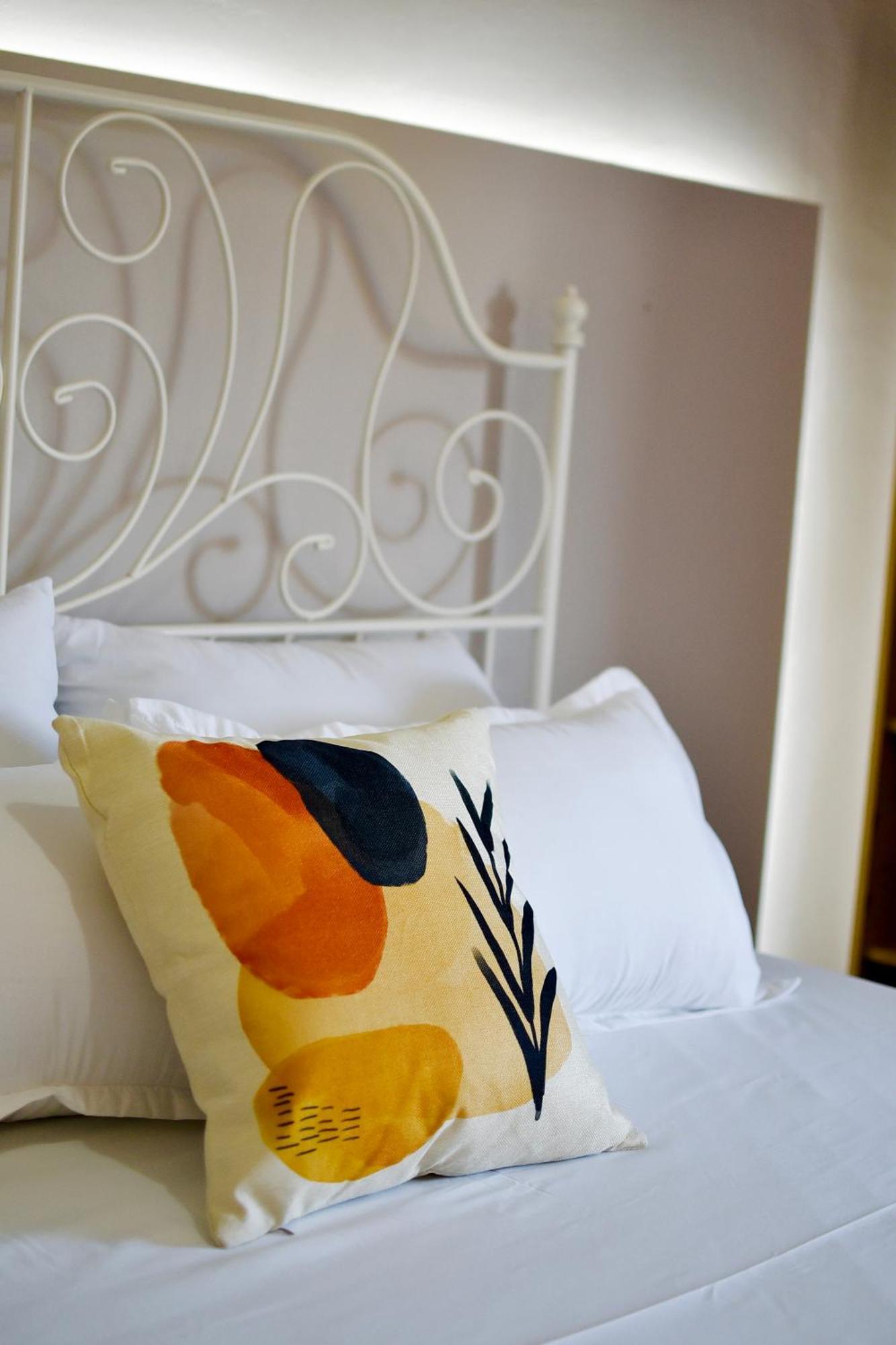 Room Nine 9 Beachfront Apartments Nea Kallikrateia Экстерьер фото