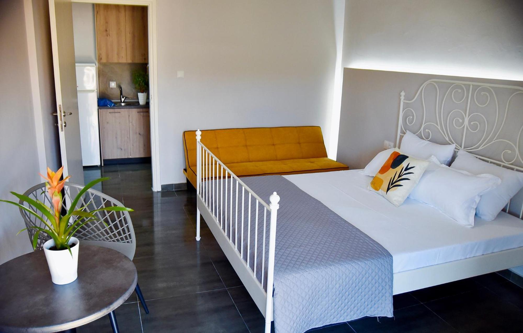 Room Nine 9 Beachfront Apartments Nea Kallikrateia Экстерьер фото