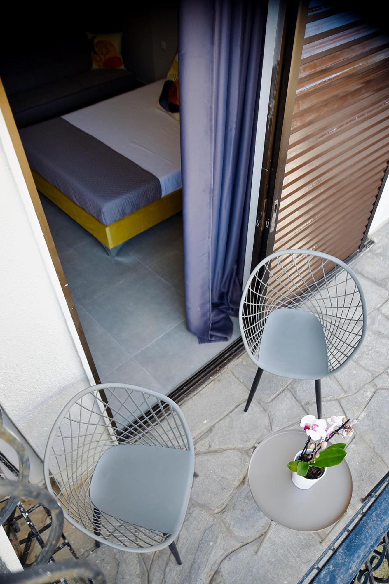 Room Nine 9 Beachfront Apartments Nea Kallikrateia Экстерьер фото