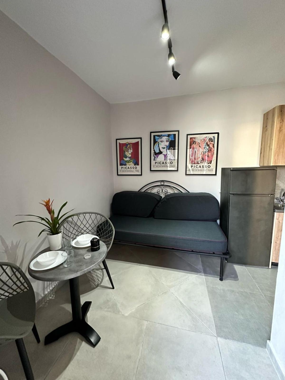 Room Nine 9 Beachfront Apartments Nea Kallikrateia Экстерьер фото