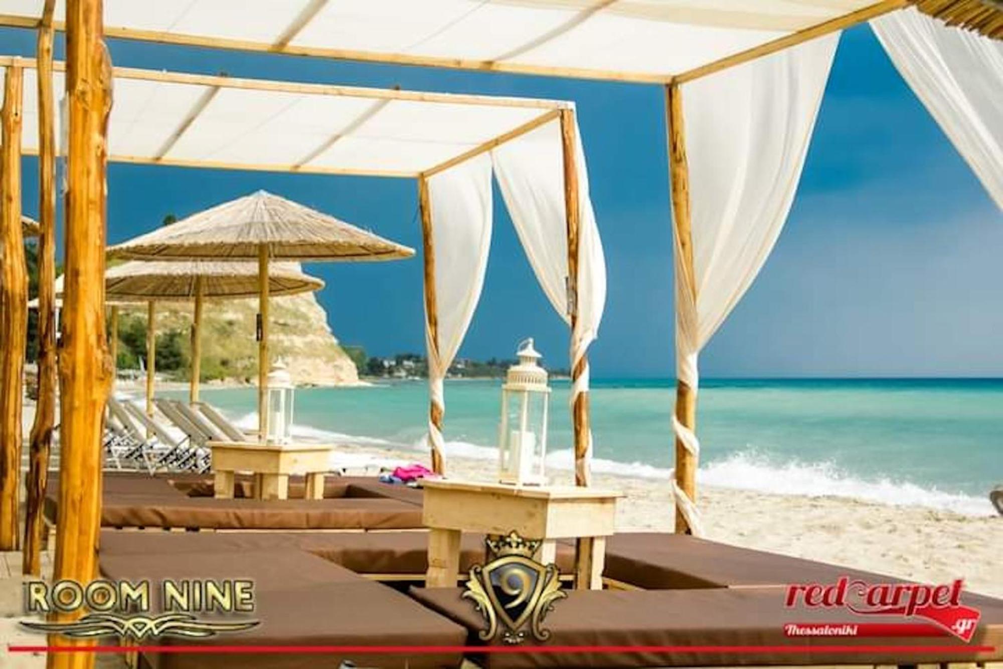 Room Nine 9 Beachfront Apartments Nea Kallikrateia Экстерьер фото