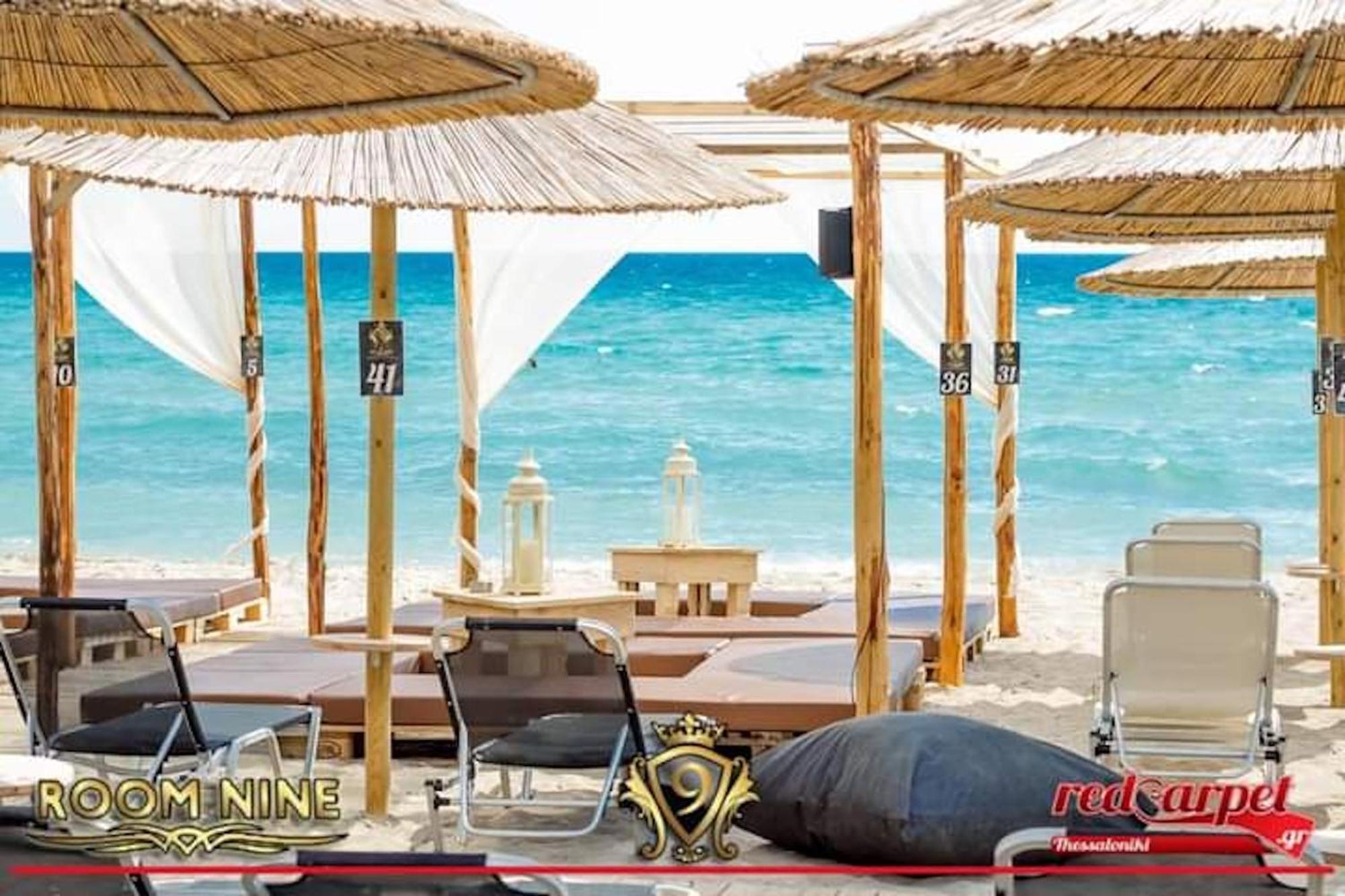 Room Nine 9 Beachfront Apartments Nea Kallikrateia Экстерьер фото